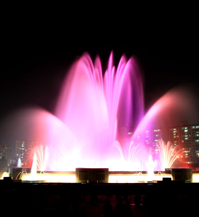 The Singing Fountain entertains image1